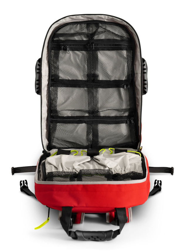 pol_pl_Apteczka-plecakowa-40l-TRM-28-czerwona-29752_4